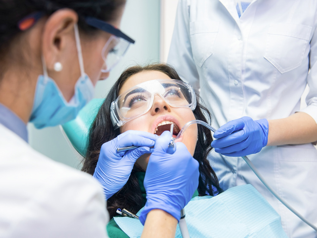 Implant dentaire Lyon : vous voulez les meilleurs prix ?